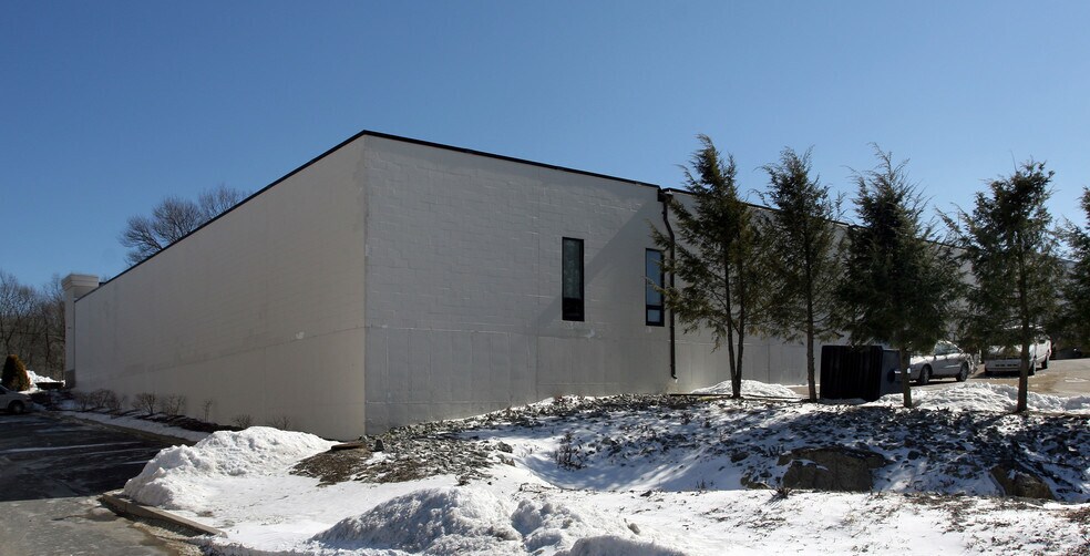 1775 Bald Hill Rd, Warwick, RI à vendre - Photo du bâtiment - Image 2 de 3