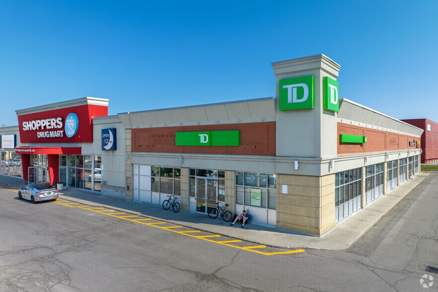 1881 Steeles Ave W, Toronto, ON à louer - Photo du bâtiment - Image 3 de 6