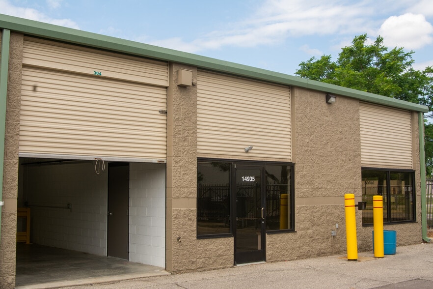 14935 W 11 Mile Rd, Oak Park, MI for lease - Building Photo - Image 3 of 10