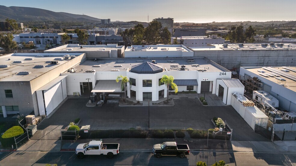 244 La Moree Rd, San Marcos, CA à vendre - Photo du bâtiment - Image 2 de 4