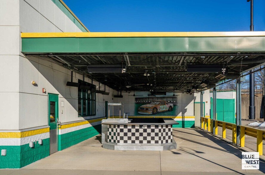 8025 Action Blvd, Florence, KY à vendre - Photo du bâtiment - Image 2 de 10