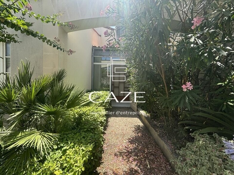 Office in Saintes for sale - Building Photo - Image 1 of 11