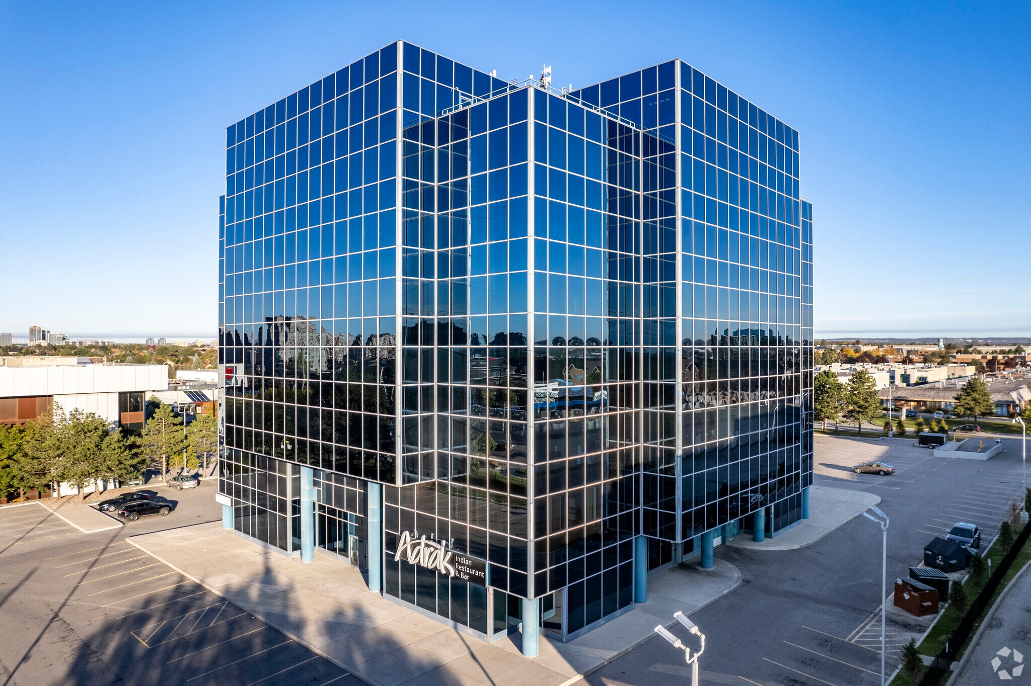 15 Wertheim Ct, Richmond Hill, ON à vendre Photo principale- Image 1 de 8