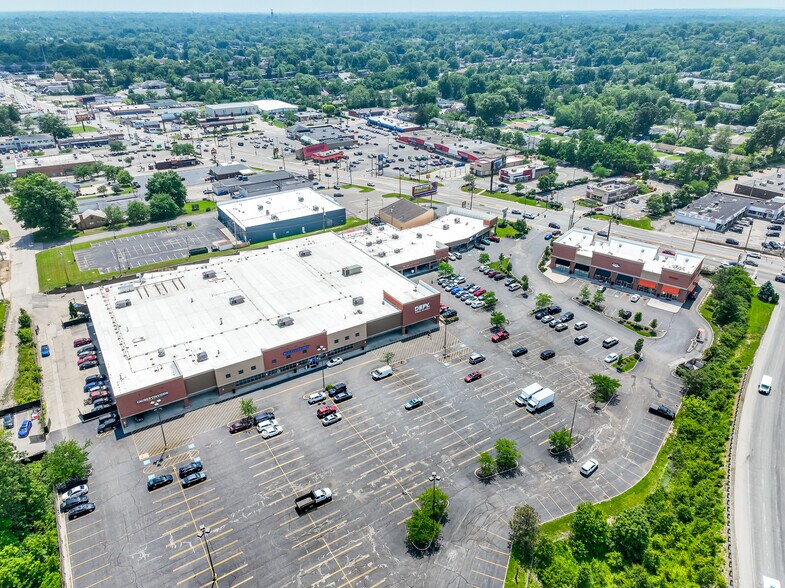 8340-8352 Colerain Ave, Cincinnati, OH à vendre - Photo du bâtiment - Image 1 de 4