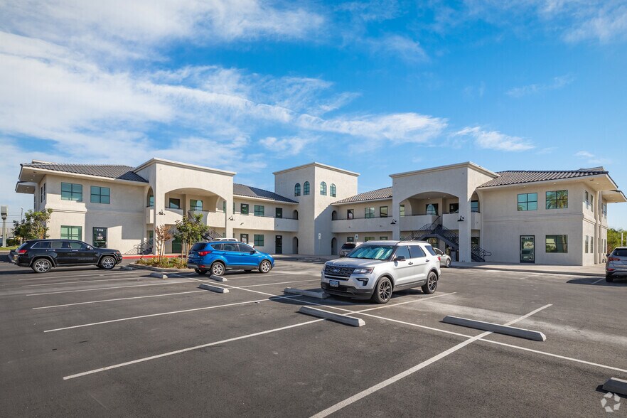 3027 E Sunset Rd, Las Vegas, NV à louer - Photo du bâtiment - Image 1 de 2