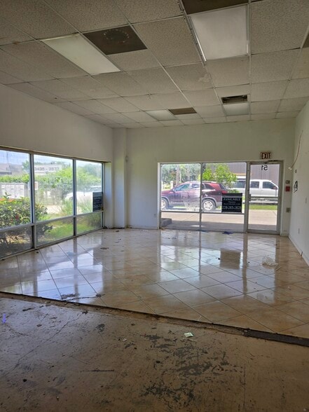 3573 Enterprise Ave, Naples, FL à louer - Photo du bâtiment - Image 3 de 6