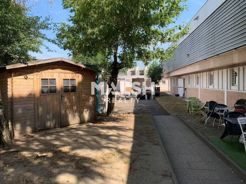 Bureau dans Villeurbanne à vendre - Photo du bâtiment - Image 1 de 16