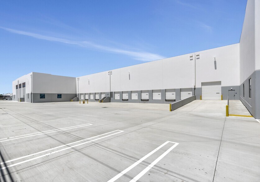 1062 McGaw Ave, Irvine, CA à louer - Photo du bâtiment - Image 2 de 6