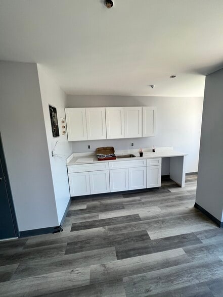 255 Van Buren St, Staten Island, NY for lease - Interior Photo - Image 2 of 10