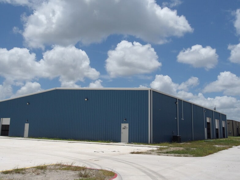 6201 FM 106 - Unit 17, Harlingen, TX à louer - Photo du bâtiment - Image 2 de 28