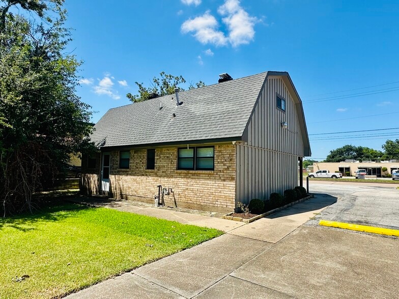 2201 Center St, Deer Park, TX for sale - Building Photo - Image 2 of 7