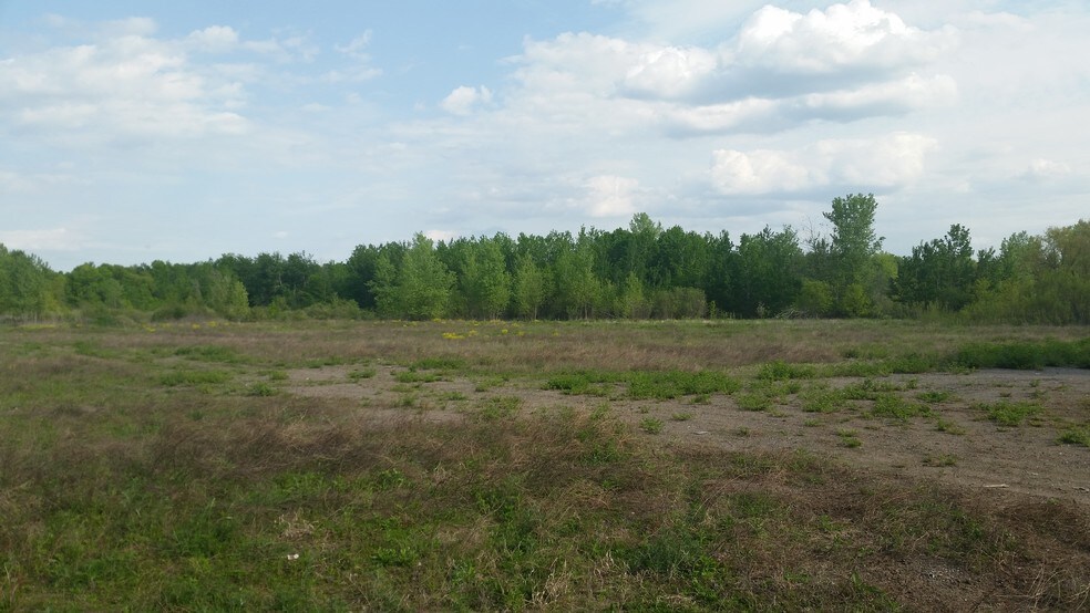 16673 Forest Blvd, Hugo, MN à vendre - Photo du bâtiment - Image 3 de 6