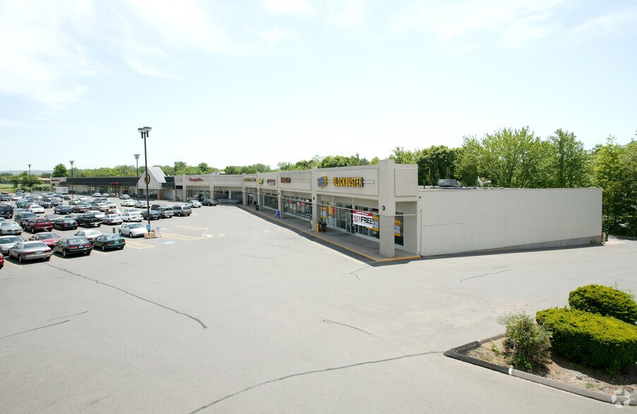210-240 Spencer St, Manchester, CT for lease - Building Photo - Image 2 of 10