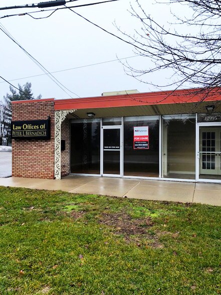16744-16750 E 14 Mile Rd, Fraser, MI à louer - Photo du bâtiment - Image 2 de 9