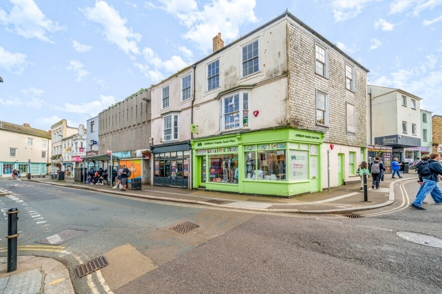12 Victoria Sq, Truro à louer - Photo du bâtiment - Image 2 de 9