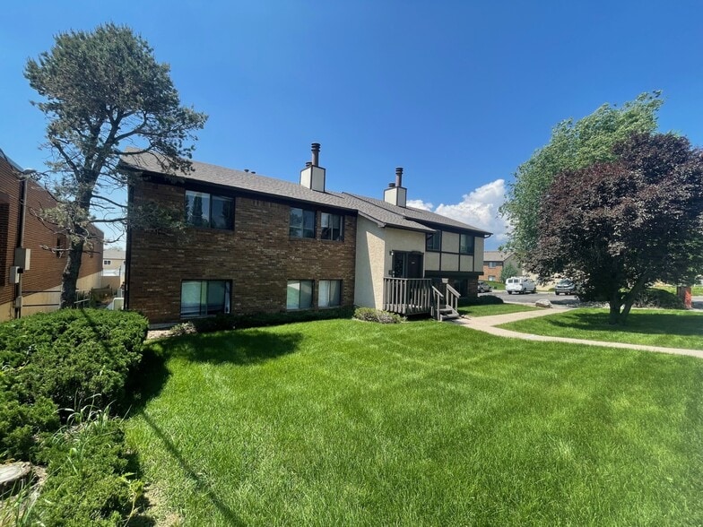 2625-2627 E Uintah St, Colorado Springs, CO for sale - Building Photo - Image 2 of 11