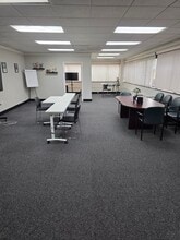 6001 Cochran Rd, Solon, OH à louer Photo intérieure- Image 2 de 3