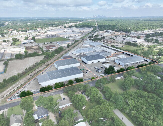 Plus de détails pour 301 Pleasant Dr, Dallas, TX - Local d'activités à louer