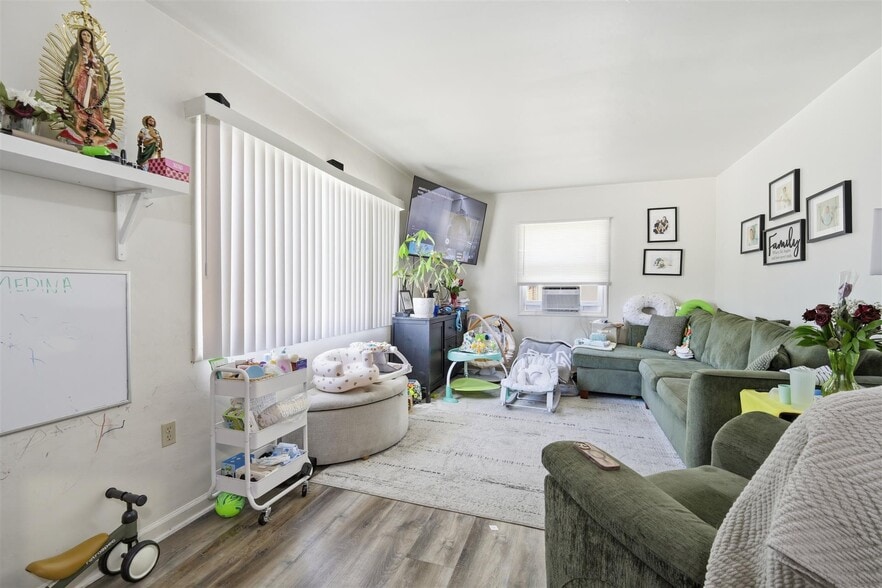 8427 Otis St, South Gate, CA à vendre - Photo du bâtiment - Image 3 de 30
