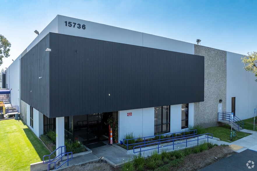 15736 E Valley Blvd, City of Industry, CA for lease - Primary Photo - Image 1 of 12