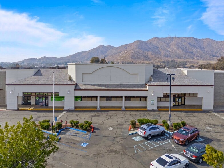 23575 Sunnymead Ranch Pky, Moreno Valley, CA for lease - Building Photo - Image 1 of 7