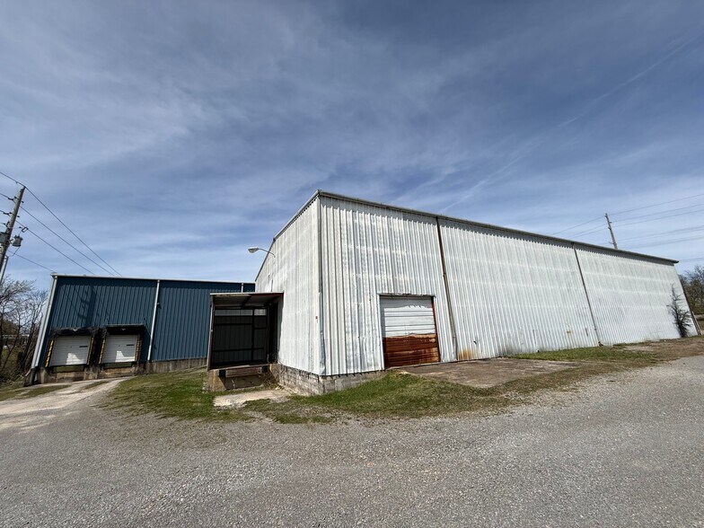 604 SW Atlantic St, Tullahoma, TN à vendre - Photo du bâtiment - Image 3 de 7