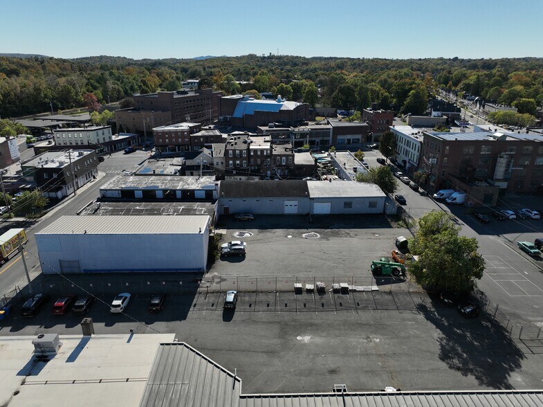 9 Cornell St, Kingston, NY à vendre - Photo du bâtiment - Image 3 de 12