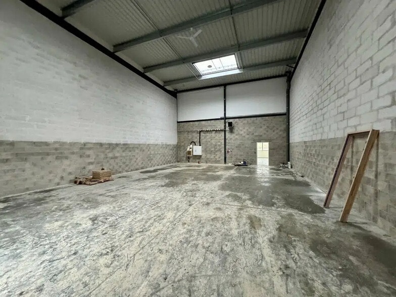 Local d'activités dans Flins-sur-Seine à vendre - Photo intérieure - Image 2 de 8