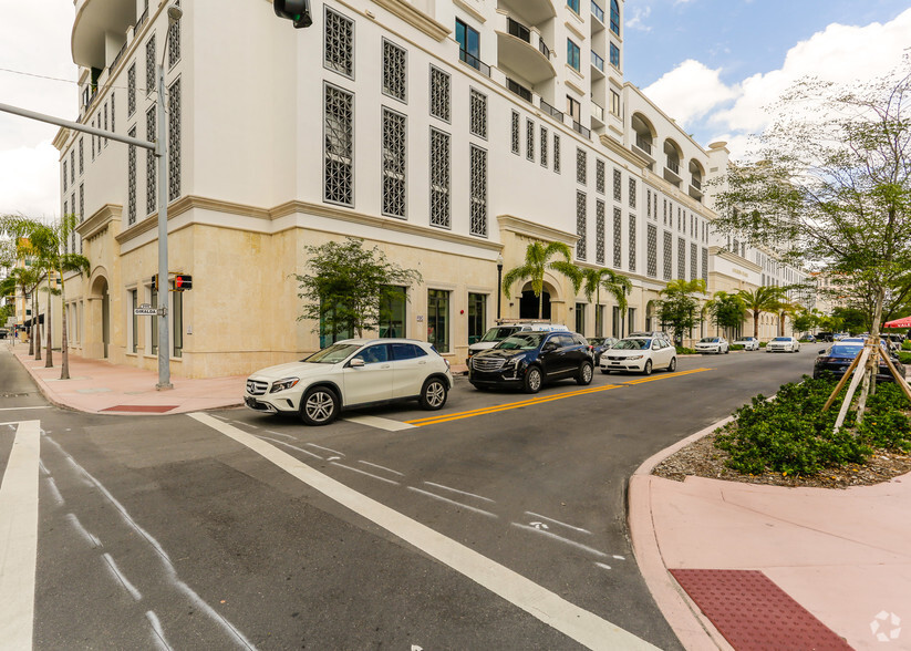 255 Giralda Ave, Coral Gables, FL à louer - Photo du bâtiment - Image 2 de 27