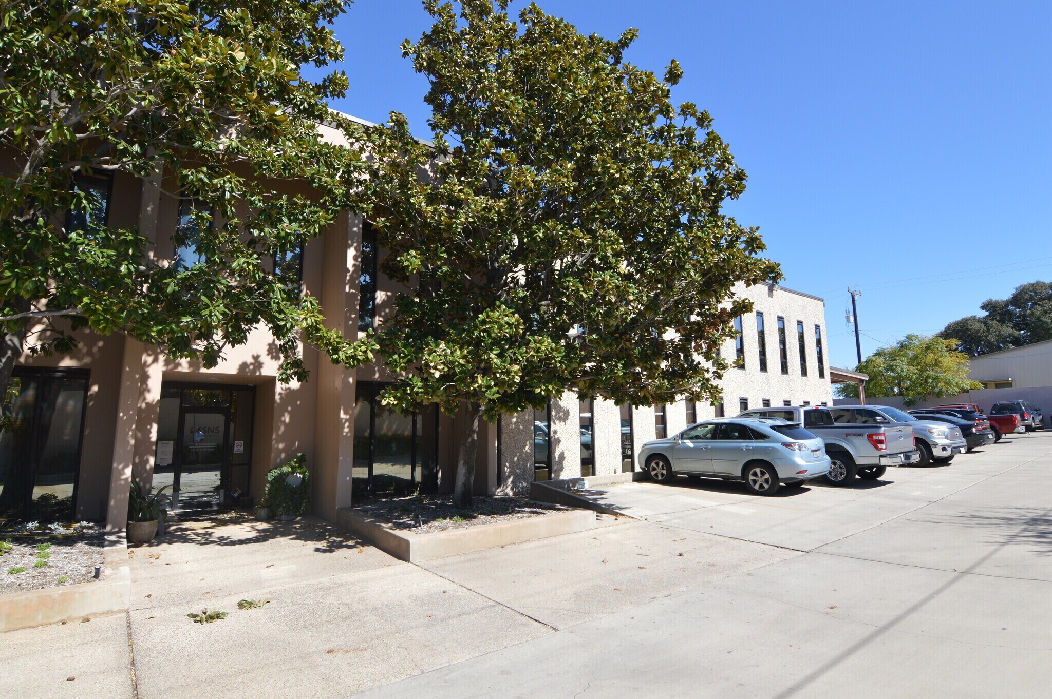 Rhapsody & Turbo Portfolio portefeuille de 4 propriétés à vendre sur LoopNet.ca Photo du bâtiment- Image 1 de 11