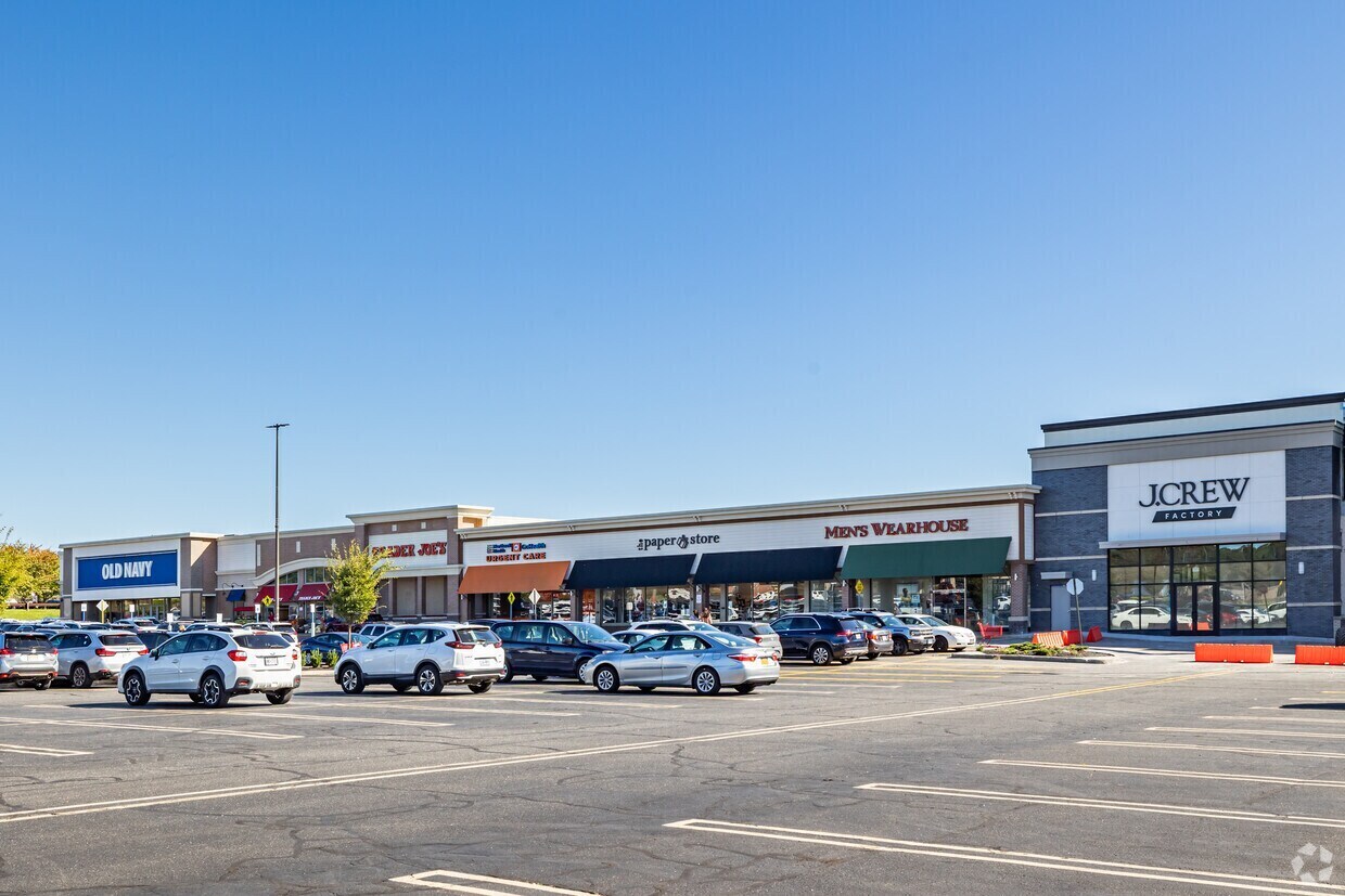 2021-2093 Smith Haven Plz, Lake Grove, NY à louer Photo du bâtiment- Image 1 de 14