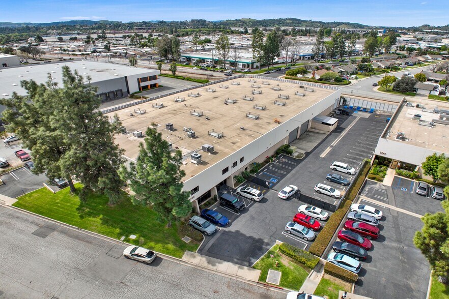 2755 Thompson Creek Rd, Pomona, CA à vendre - Photo du bâtiment - Image 2 de 6