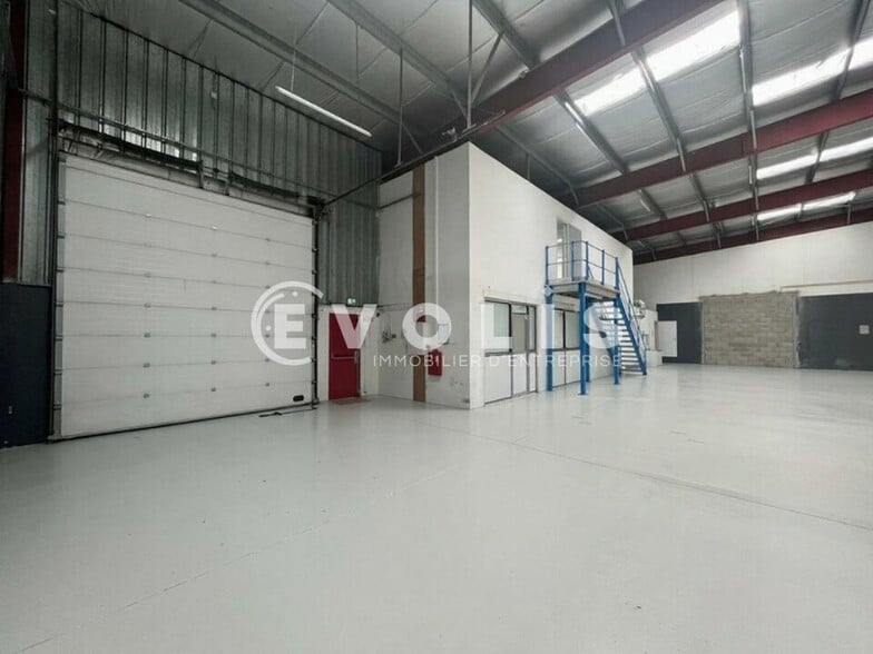 33 Avenue Des Frères Montgolfier, Chassieu for lease - Building Photo - Image 3 of 10
