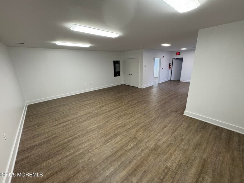 38 Church St, Little Silver, NJ for lease - Interior Photo - Image 2 of 7