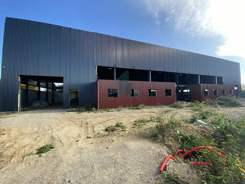 Local d'activités dans Ennery à vendre - Photo du bâtiment - Image 1 de 6