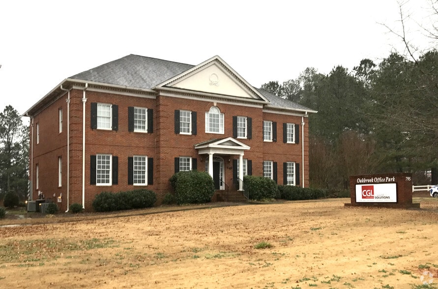 795 E Lanier Ave, Fayetteville, GA à louer - Photo principale - Image 1 de 8