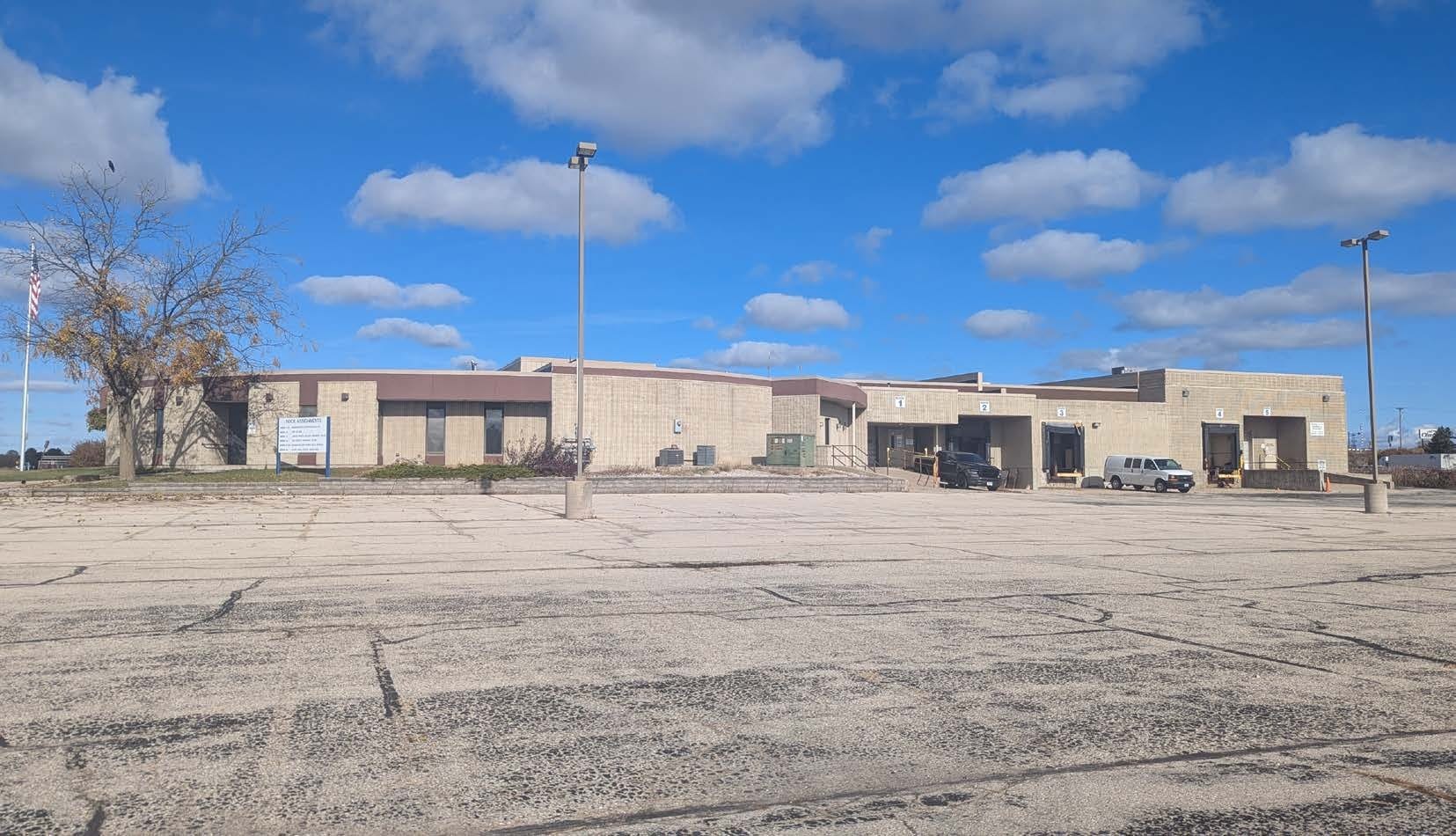 N6637 N Rolling Meadows Dr, Fond Du Lac, WI for lease Building Photo- Image 1 of 6