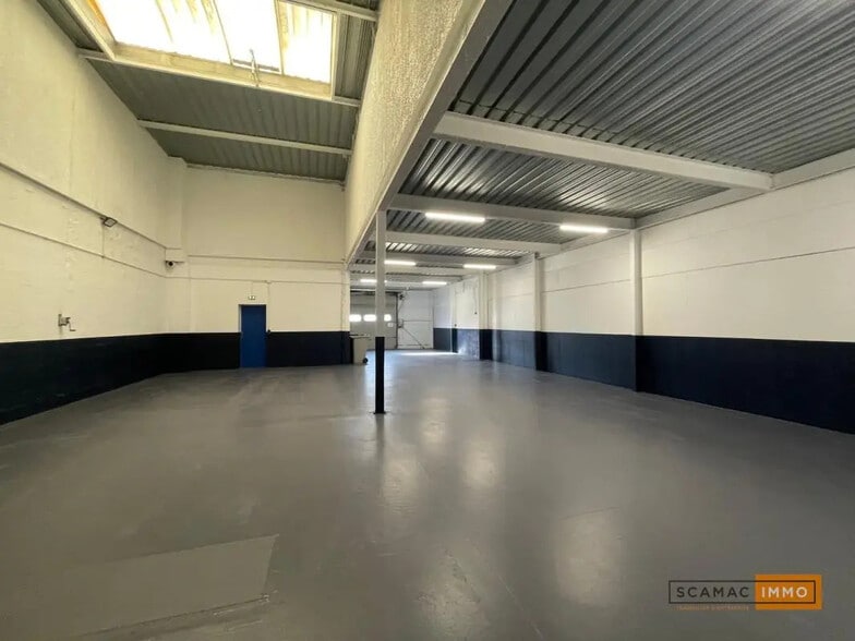 Industrial in Orly for lease - Interior Photo - Image 2 of 12
