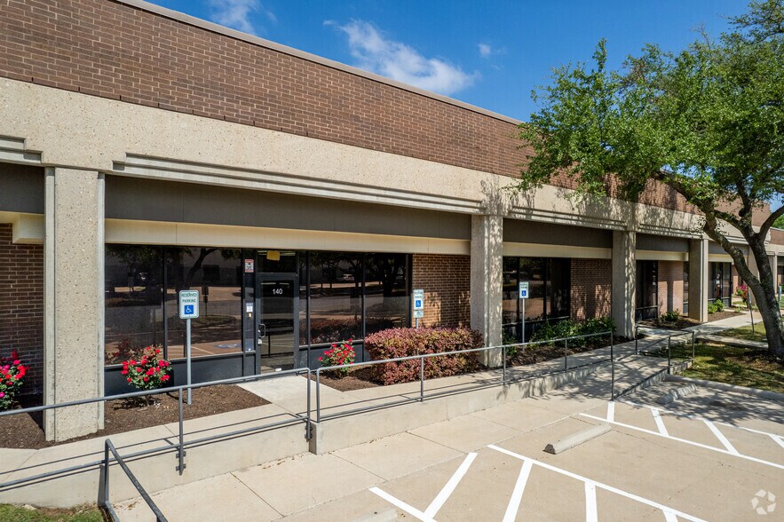 4210 S Industrial Dr, Austin, TX à louer - Photo du bâtiment - Image 3 de 4