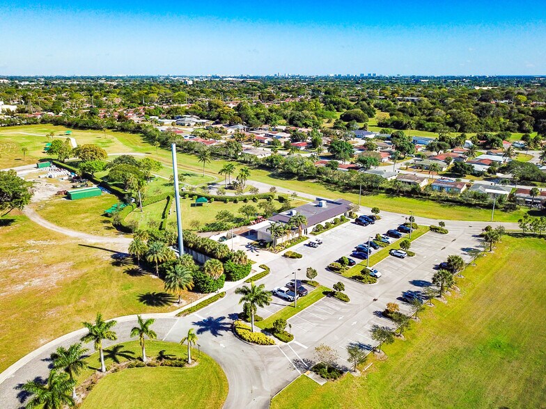 1391 NW 45th St, Deerfield Beach, FL à vendre - Photo du bâtiment - Image 3 de 12