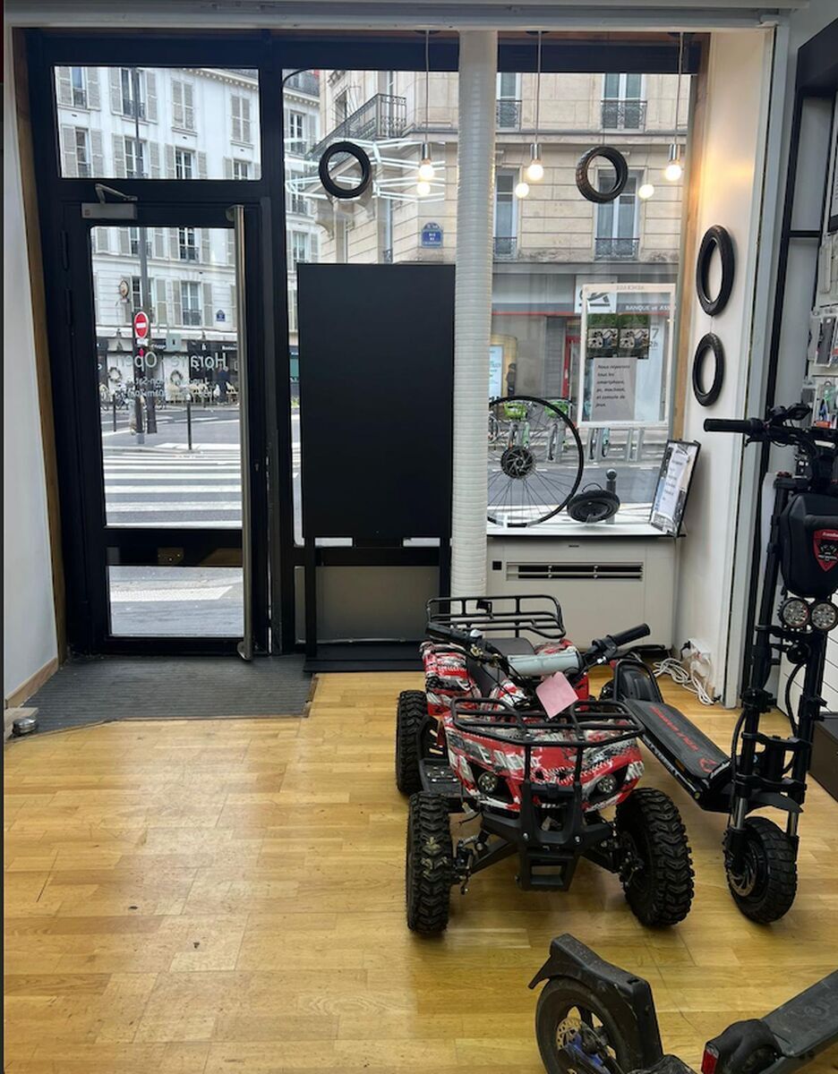 Retail in Paris for lease Building Photo- Image 1 of 5