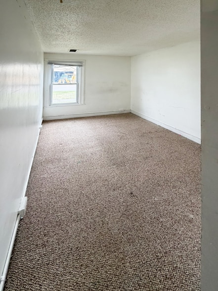 112 W Clinton St, Augusta, MI à vendre - Photo du bâtiment - Image 3 de 7