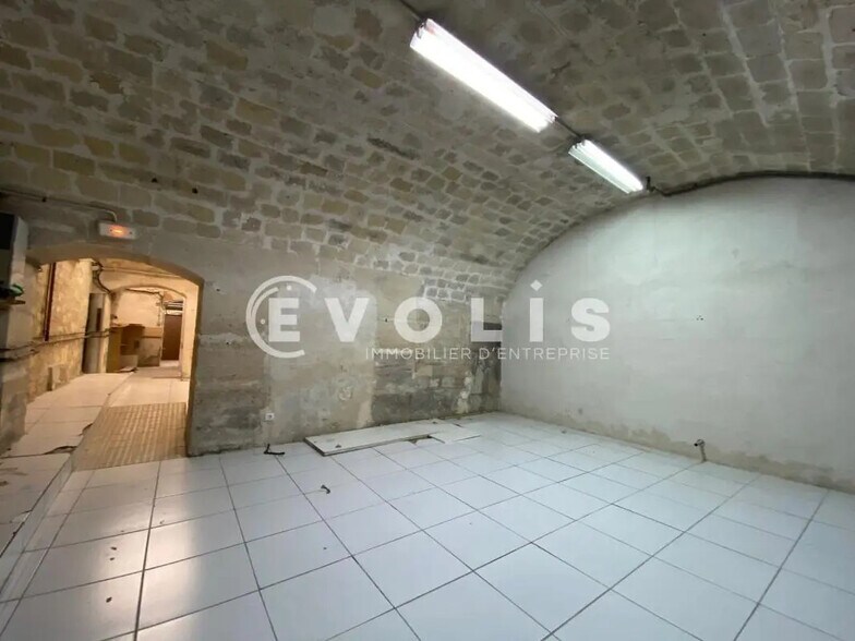 Retail in Paris for sale - Interior Photo - Image 3 of 7