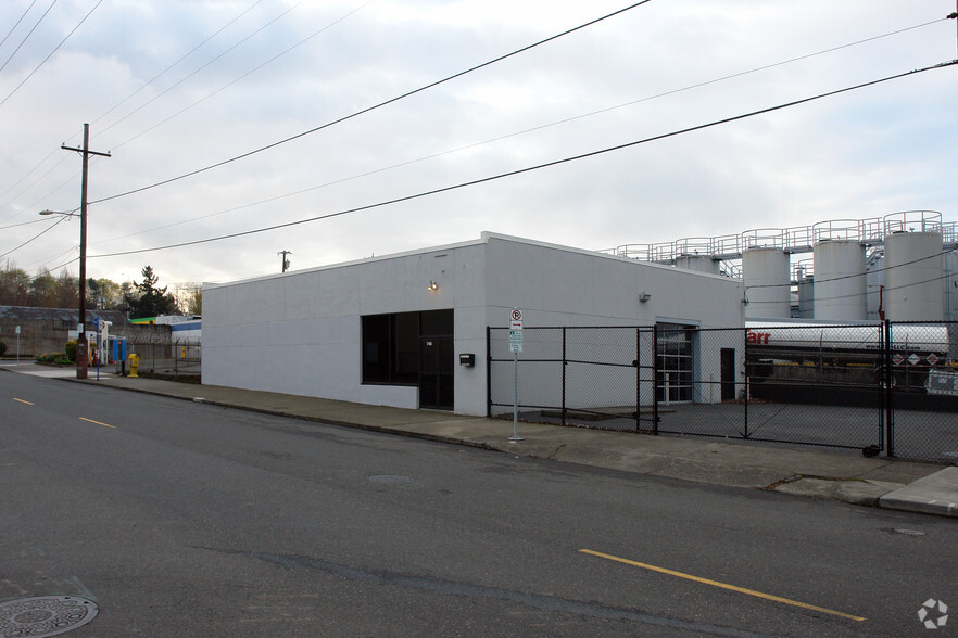 740 N Russell St, Portland, OR for lease - Primary Photo - Image 1 of 3