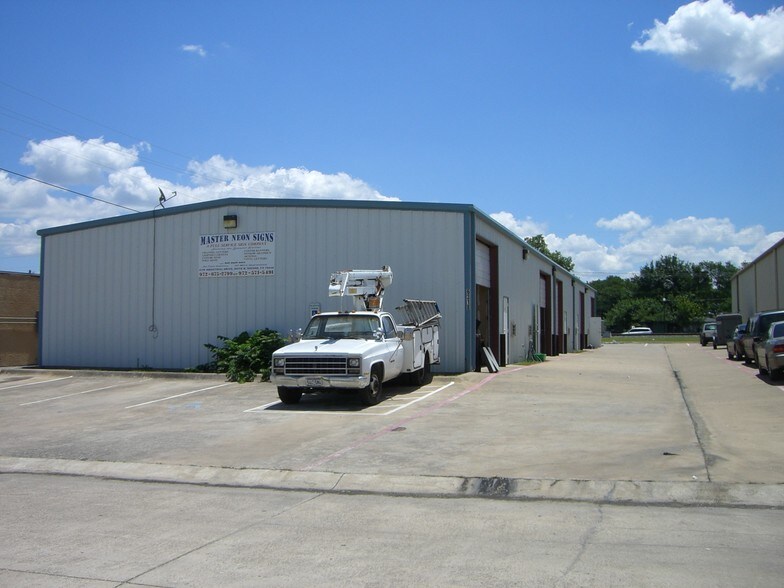 6318 Industrial Dr, Sachse, TX à vendre - Photo du bâtiment - Image 2 de 3