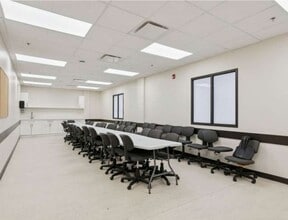 320 Matheson Blvd W, Mississauga, ON for lease Interior Photo- Image 2 of 9