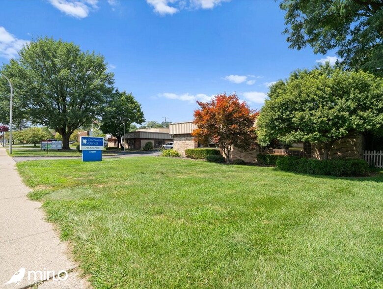 32280 5 Mile Rd, Livonia, MI à vendre - Photo du bâtiment - Image 3 de 7