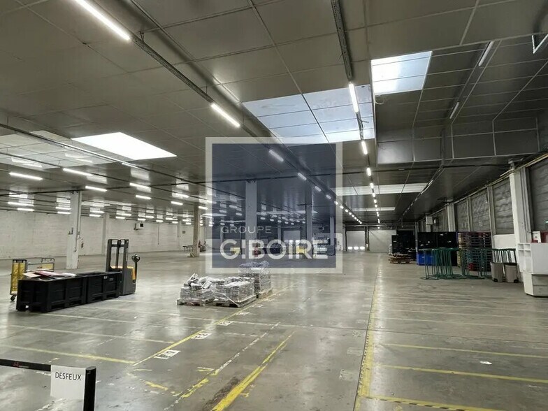Industrial in Rennes for lease - Interior Photo - Image 3 of 12