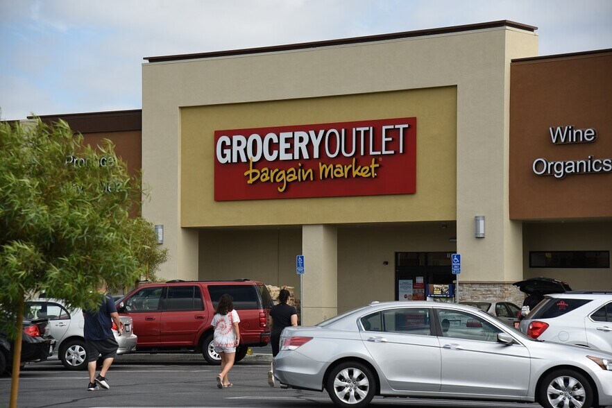 1804-1888 N Placentia Ave, Placentia, CA à louer - Photo du bâtiment - Image 2 de 27