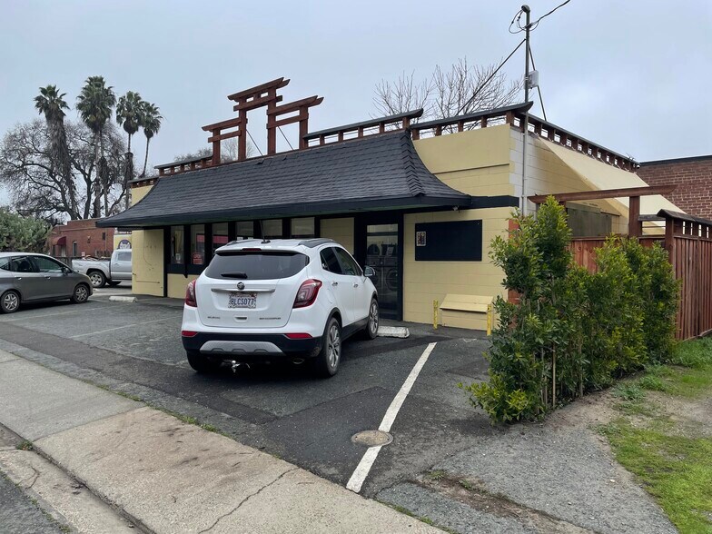 38 Main St, Isleton, CA à vendre - Photo du bâtiment - Image 3 de 9